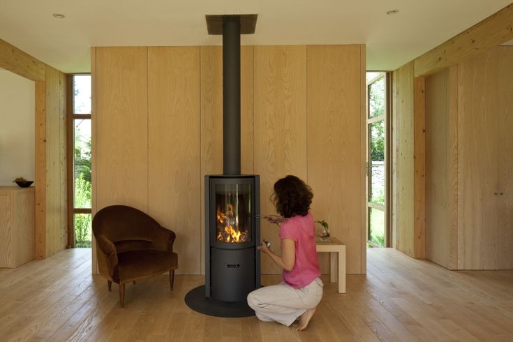 Stûv S30C Wood Burning Stove - Compact Glass Fire Screen, 360° rotating stove