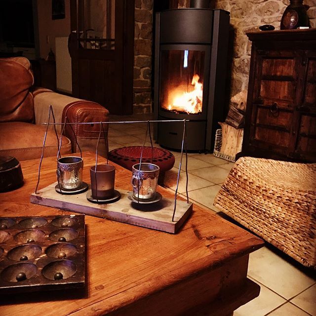 Stûv S30C Wood Burning Stove - Compact Glass Fire Screen, 360° rotating stove