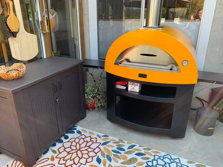 Have your backyard look even better than you thought possible with this Large Pizza Oven
