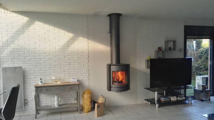 Stûv S30C Wood Burning Stove - Compact Glass Fire Screen, 360° rotating stove