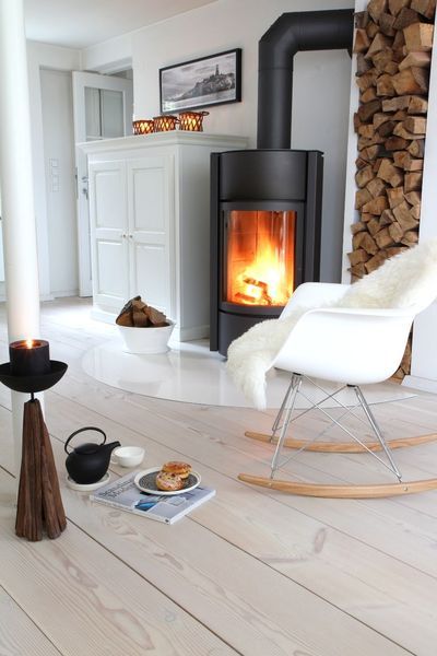 Stûv S30C Wood Burning Stove - Compact Glass Fire Screen, 360° rotating stove